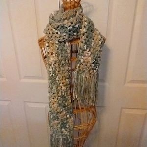 SCARF NWOT Gorgeous fringe Trim extra long crotchet scarf